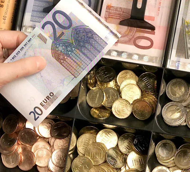 Σε ιστορικό… χαμηλό τα πλαστά στην Ευρωζώνη