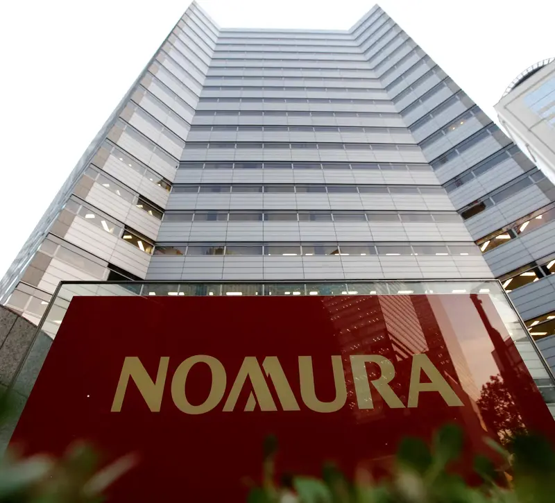 Nomura: Αυξάνει κατά 50% τον στόχο κερδοφορίας μετά από χρονιά-ρεκόρ
