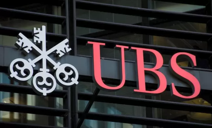 UBS: Στο «ραντάρ» ξένων τραπεζών εν μέσω της κόντρας για τα κεφάλαια