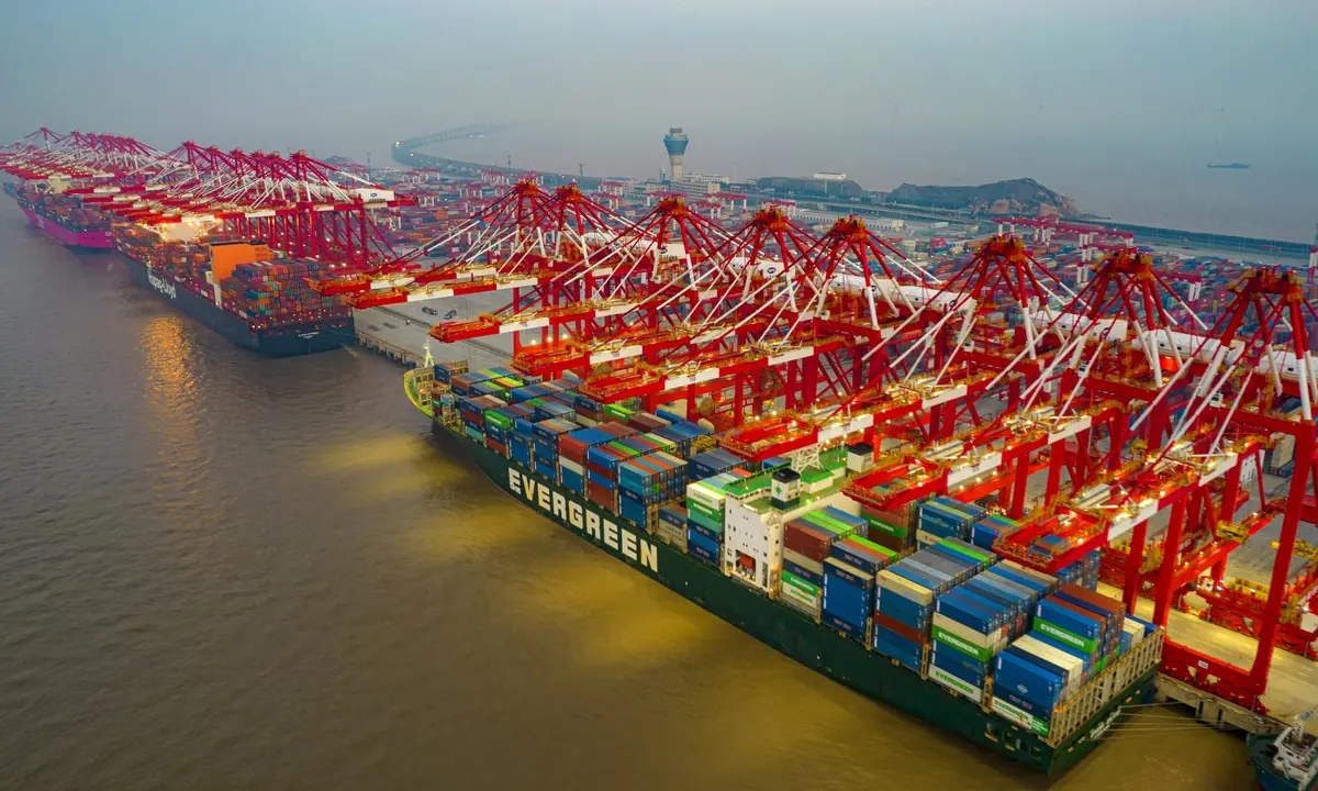 Παγώνει το λιμάνι της Σαγκάης λόγω Lockdown