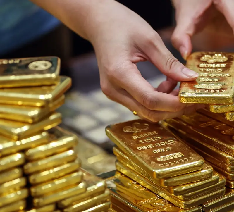Υποχωρεί προς τις 4.000 δολάρια ο χρυσός μετά τη Fed – Φόβοι για αύξηση επιτοκίων τον Δεκέμβριο