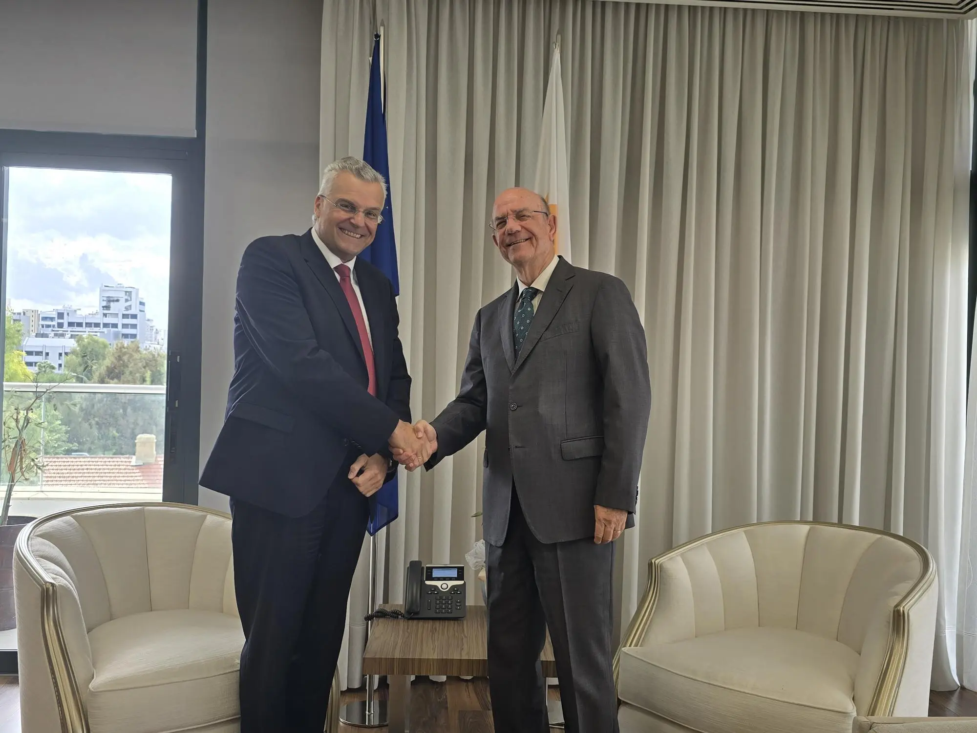 Συζήτησαν ενίσχυσαν διμερών σχέσεων ο Μ. Κεραυνός με τον Γερμανό Πρέσβη