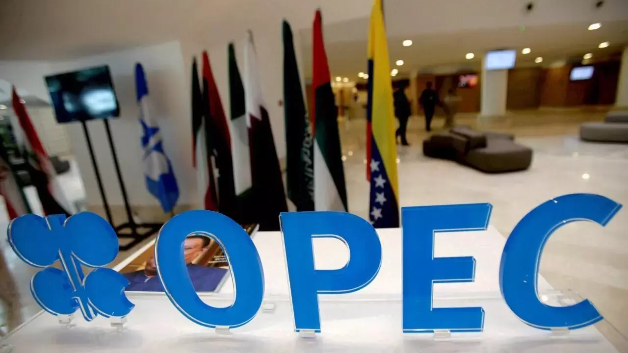 Economist: Η αποχώρηση των ΗΑΕ από τον OPEC δοκιμάζει τη συνοχή του πετρελαϊκού καρτέλ