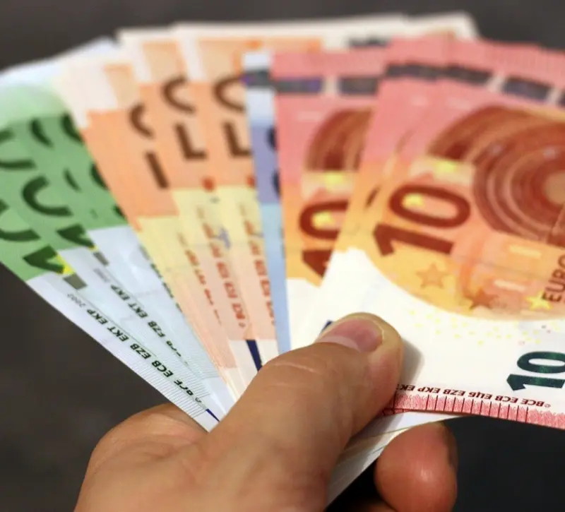 Αυξημένοι κατά 3,7% οι μισθοί στην Κύπρο το πρώτο 3μηνο -  Ανήλθαν στα €2.601 οι ακαθάριστες απολαβές