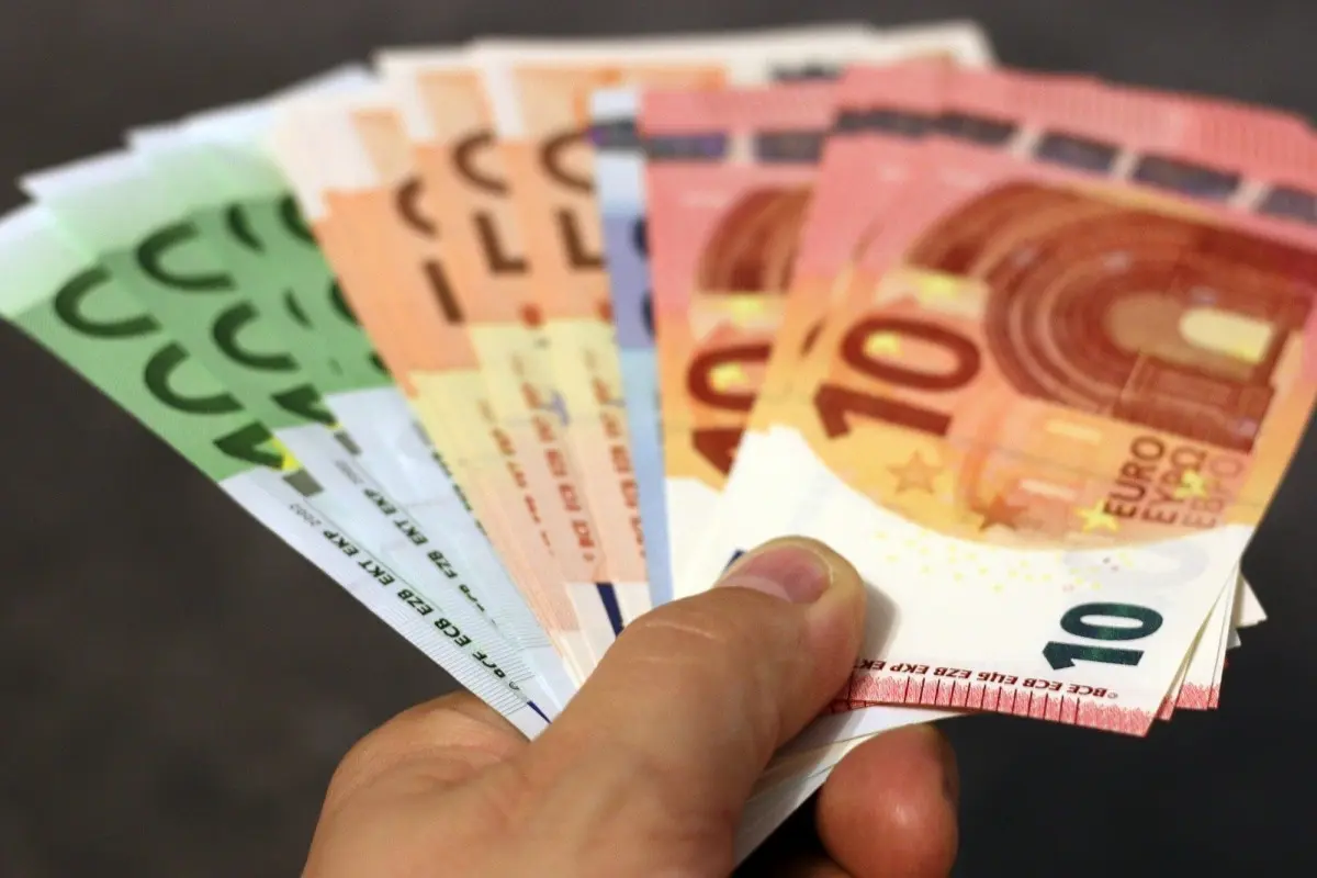 Αυξημένοι κατά 3,7% οι μισθοί στην Κύπρο το πρώτο 3μηνο -  Ανήλθαν στα €2.601 οι ακαθάριστες απολαβές