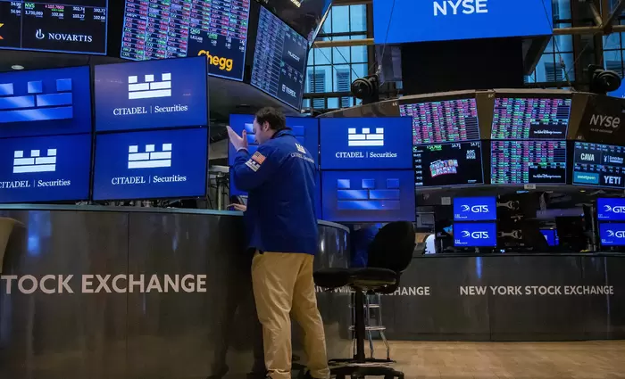 Wall Street: «Βουτιά» για τις τεχνολογικές μετοχές – Περιορίζονται οι απώλειες μετά τα στοιχεία για ΑΕΠ και PCE