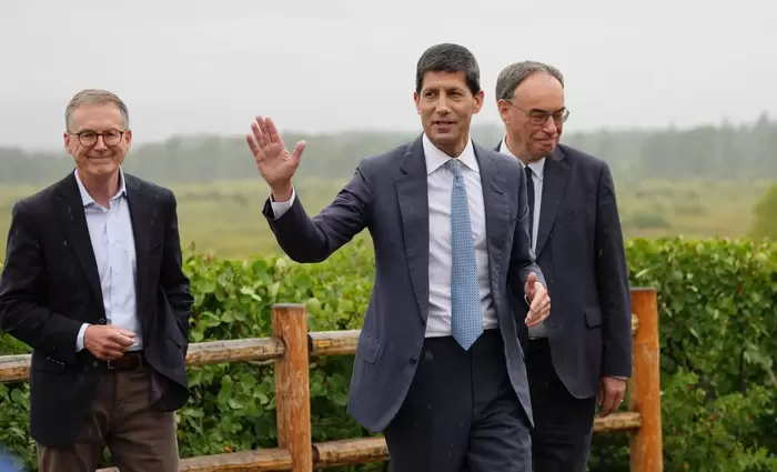 Η στροφή Γουόρς: Γιατί η Fed ετοιμάζεται να αυξήσει ξανά τα επιτόκια