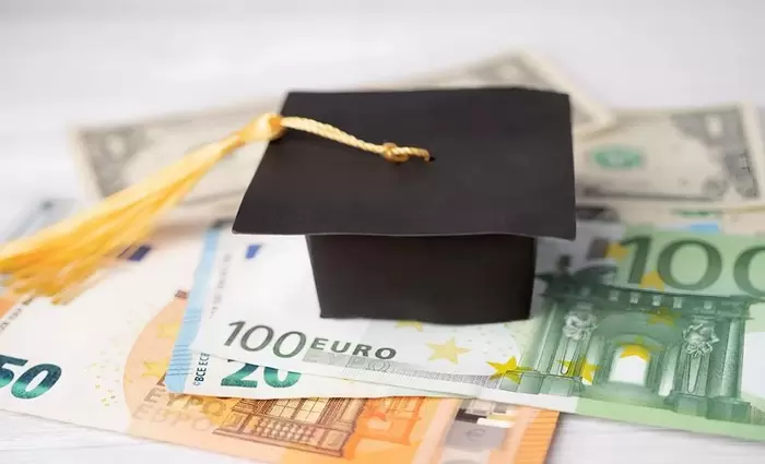 Χωρίς εξασφαλισμένη χρηματοδότηση η αύξηση των κρατικών υποτροφιών, λέει η Ελεγκτική