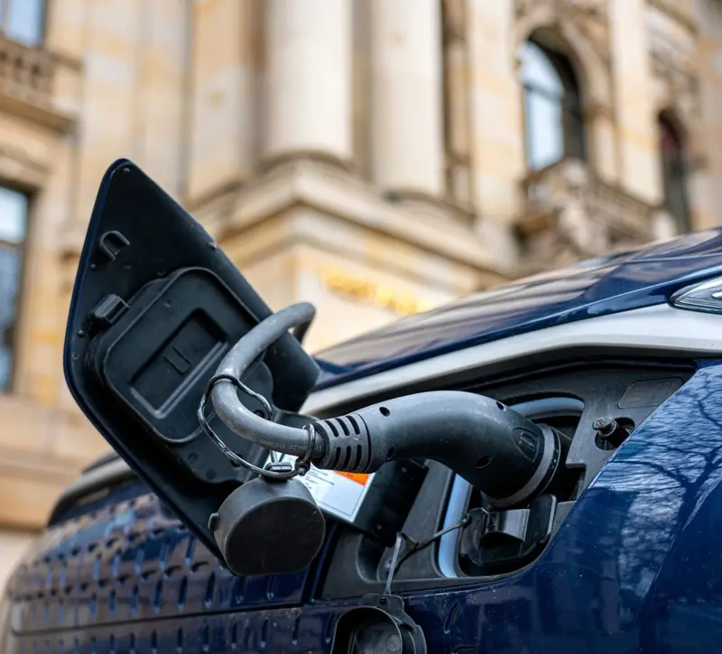 Πώς ο πόλεμος στο Ιράν οδηγεί σε παγκόσμια αύξηση της ζήτησης για ΑΠΕ