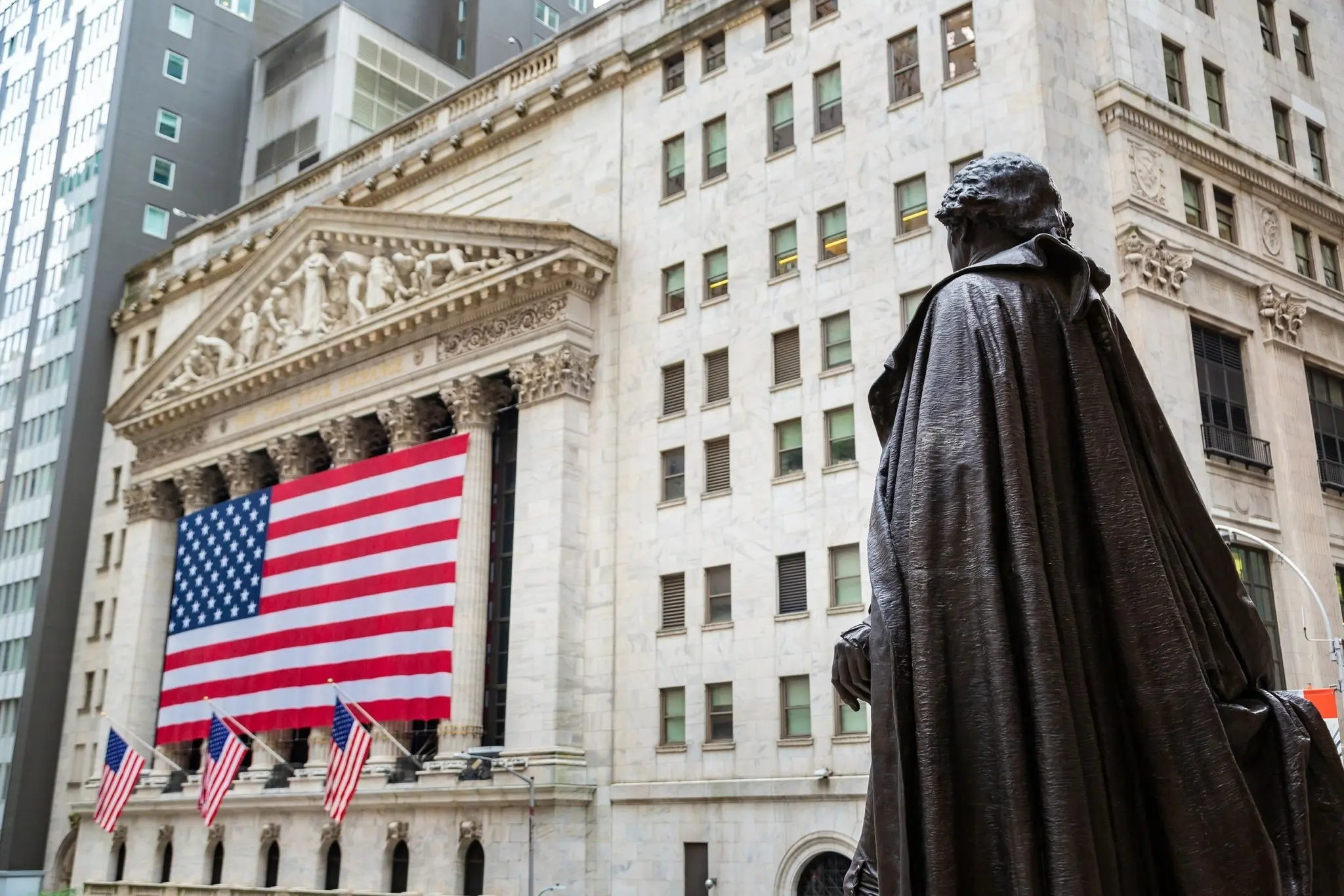 Wall Street: Στο κυνήγι νέων ιστορικών υψηλών με το βλέμμα στο θρίλερ της εκεχειρίας