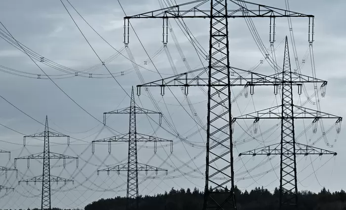 Γερμανία: Η πράσινη ενέργεια φθηναίνει, οι λογαριασμοί όχι – Τι κρατά ψηλά τις τιμές στο ρεύμα