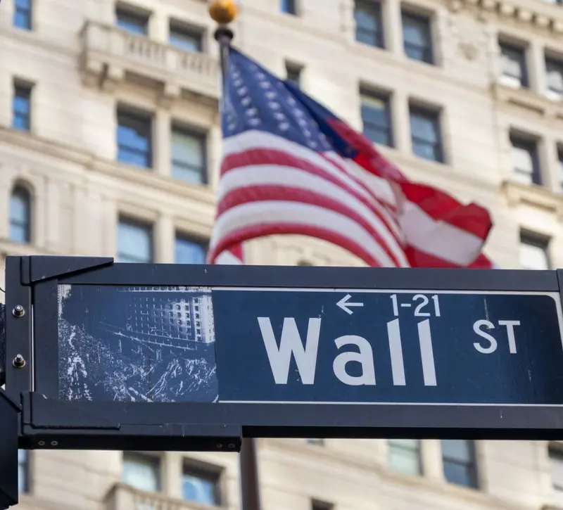 Επιχείρηση ανάκαμψης στη Wall Street μετά από πέντε εβδομάδες απωλειών