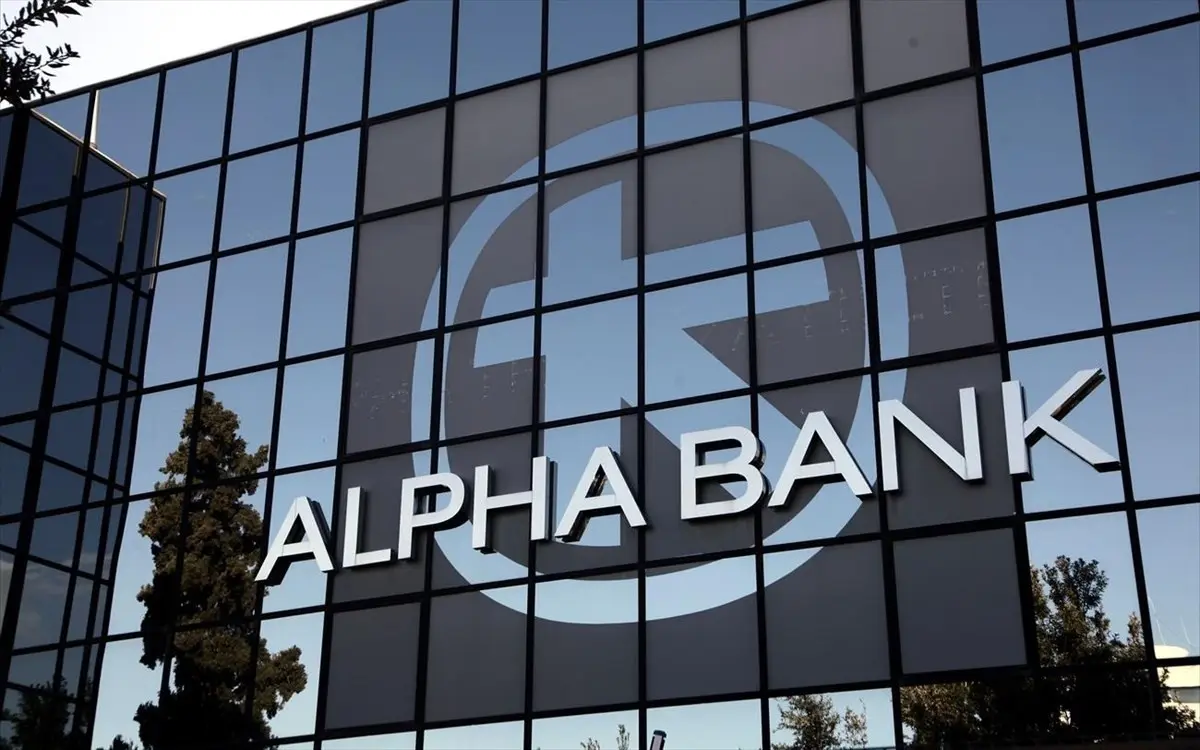 Alpha Bank: Κέρδη μισού δισ. στο α’ εξάμηνο – Αναβάθμιση της πρόβλεψης για τα κέρδη ανά μετοχή στα €0,41
