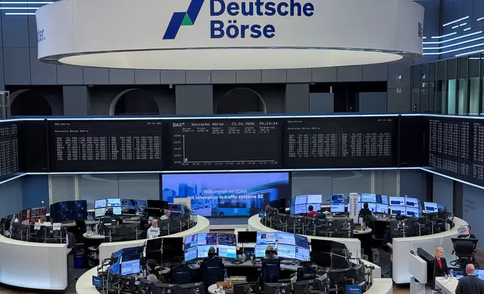 Μεικτή εικόνα στις ευρωαγορές: «Ανάσα» από το σήμα Τραμπ για πρόωρο τέλος στον πόλεμο με το Ιράν