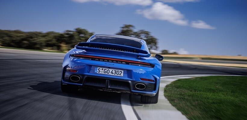 Τα θερμικά αυτοκίνητα αποκτούν νέα ζωή μετά το 2035. Αλλά πόσα θα είναι;