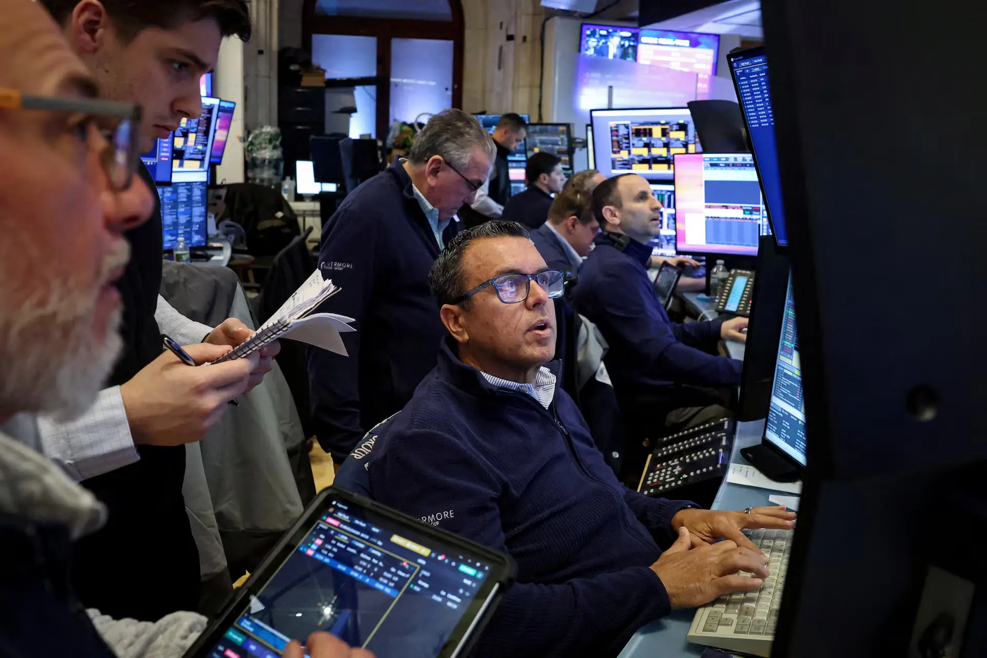 Sell off στη Wall Street – Βουτιά 900 μονάδων για τον Dow Jones