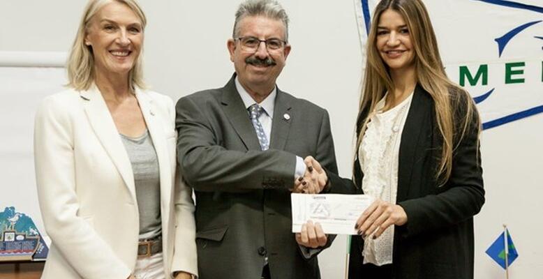 Παραδόθηκε η επιταγή στην Cymepa από πωλήσεις επαναχρησιμοποιούμενων τσαντών των Υπεραγορών ΑΛΦΑΜΕΓΑ