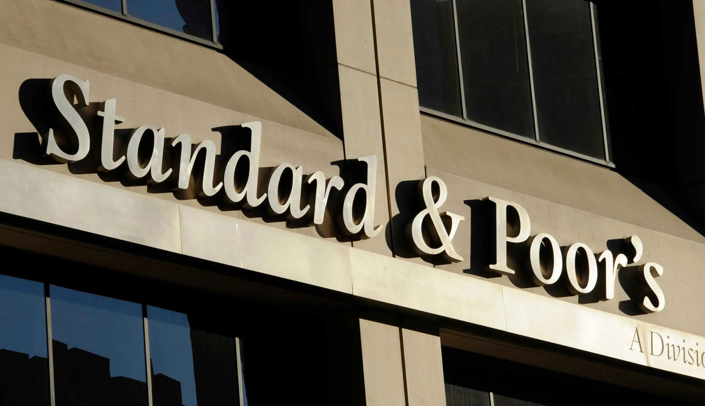 Ο οίκος αξιολόγησης Standard & Poors επιβραβεύει την κυπριακή οικονομία