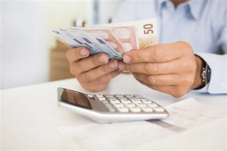 Ξεκινά η υποβολή αιτήσεων για επιχορηγούμενες άδειες εργοτοδουμένων