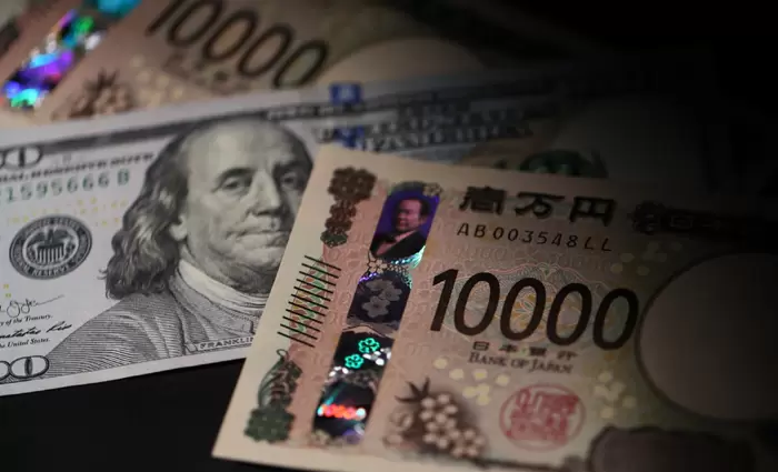 ΗΠΑ: Νέα πίεση στο δολάριο – Η Fed, το ράλι του γιεν και οι φόβοι για την αμερικανική οικονομία αλλάζουν το σκηνικό