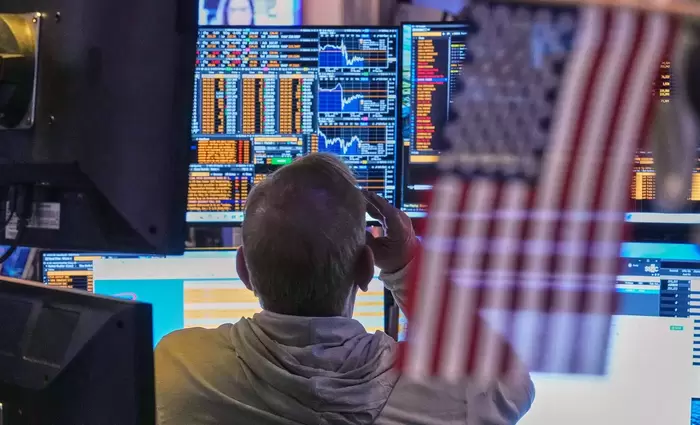 Wall Street: Το στοίχημα της AI ξεμένει από «καύσιμα» – Βουτιά για τον Nasdaq λόγω Broadcom