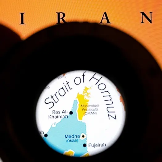 Στενά του Ορμούζ: Πώς βλέπουν οι εφοπλιστές τη λύση Τραμπ για στρατιωτική προστασία και ασφάλιση των τάνκερ