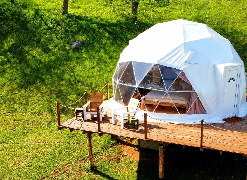 Απορρίφθηκαν νόμοι για glamping και επισκέψιμα αγροκτήματα