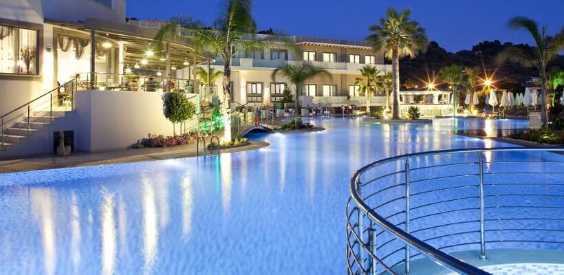 ΠΑΣΥΞΕ: Πληρότητες έως 95% στα ξενοδοχεία μέχρι 18 Αυγούστου