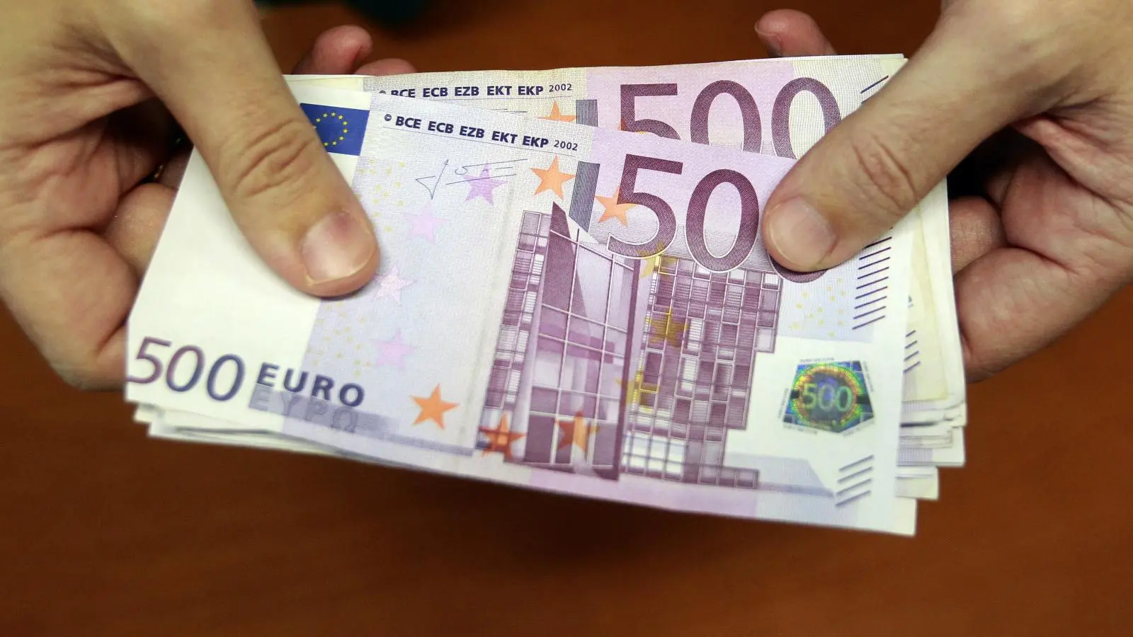Η Κυβέρνηση ρίχνει €849 εκ. απευθείας στις επιχειρήσεις