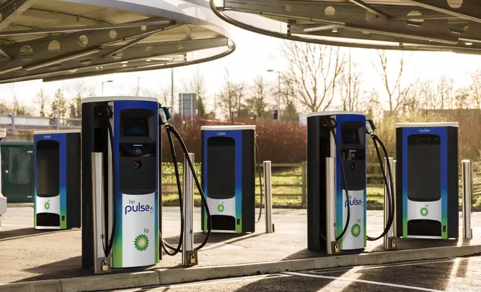 BP και Uber επιταχύνουν την μετάβασή τους προς την ηλεκτροκίνηση