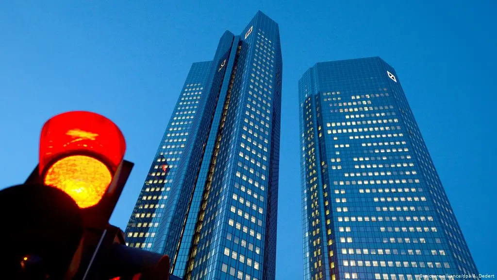 Bloomberg: Deutsche Bank και JPMorgan φιγουράρουν στις ύποπτες συναλλαγές