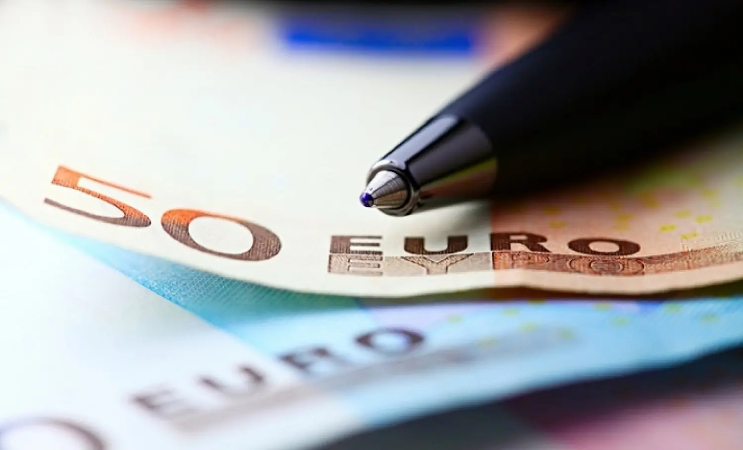 Πότε θα καταβληθούν συντάξεις και επιδόματα