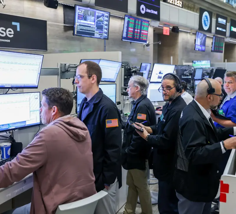 Wall Street: Κλυδωνίζεται η εκεχειρία στη Μέση Ανατολή και μαζί της οι δείκτες – Μεγάλος χαμένος ο Dow