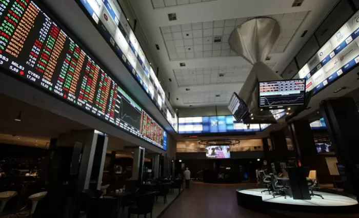 Υποχωρούν οι ευρωαγορές - Στο ραντάρ των επενδυτών οι ισπανικές μετοχές λόγω Τραμπ