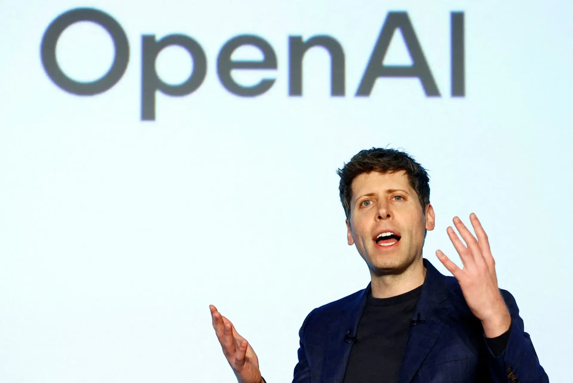 Ο επικεφαλής της OpenAI λέει ότι τα οφέλη της τεχνητής νοημοσύνης αξίζουν τα ρίσκα των κινδύνων από αυτήν