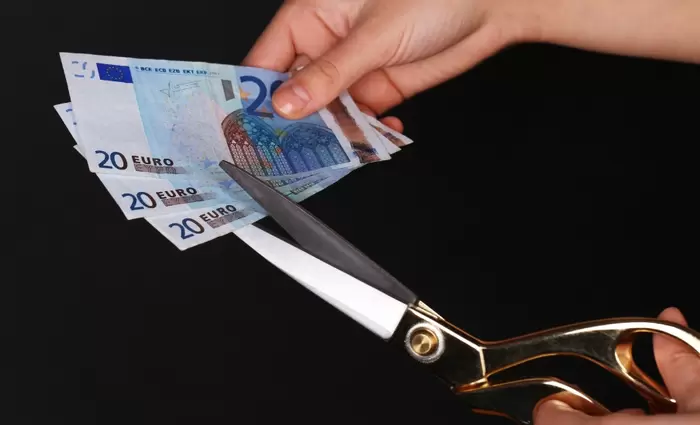 Ανοίγει η πλατφόρμα για 1.200 «κουρεμένους» – Φωνές για αθέτηση δεσμεύσεων  και «ψαλιδισμένες» αποζημιώσεις
