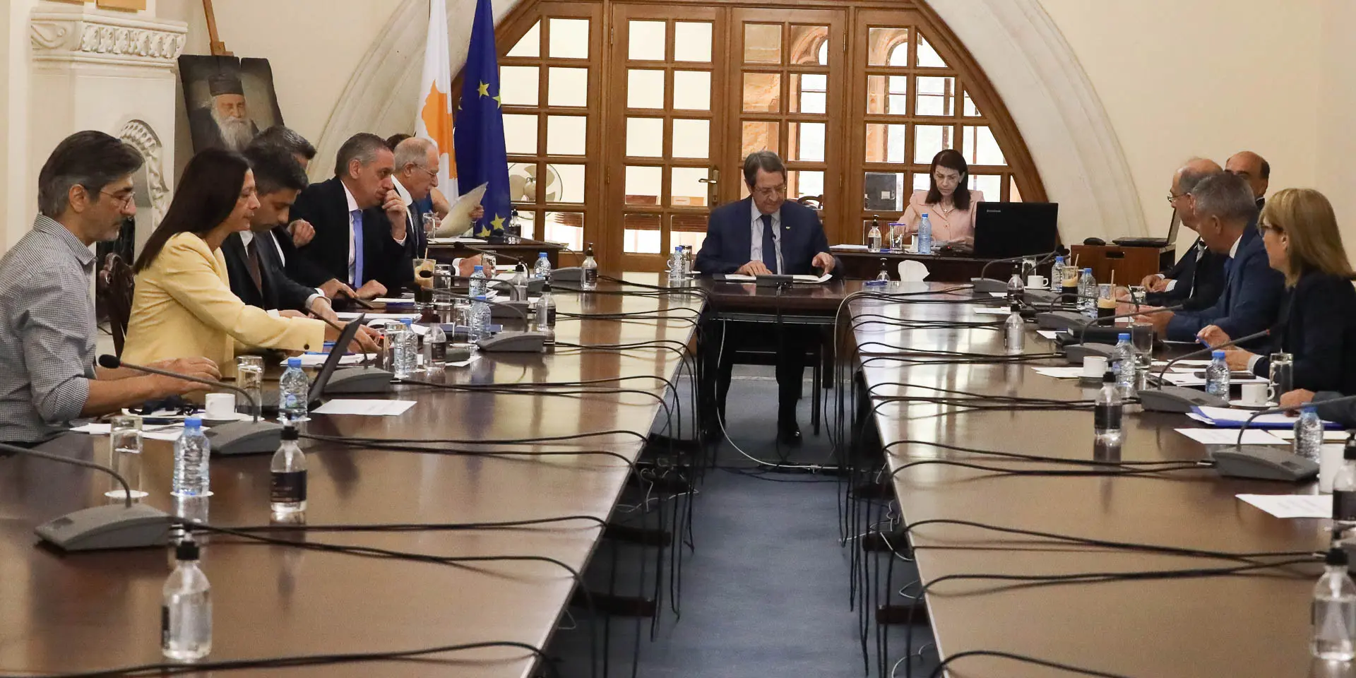 Αποφασίζουν για κατώτατο μισθό και γονική άδεια
