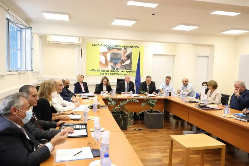 Συνεχίζονται οι επαφές με τους κοινωνικούς εταίρους για την ΑΤΑ