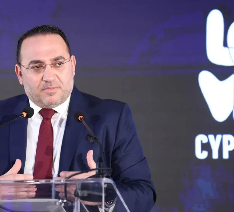 Δεν υπήρξε καν σκέψη για μείωση προγραμμάτων προς Κύπρο, λέει ο Υφ. Τουρισμού – Τα μηνύματα από Βερολίνο