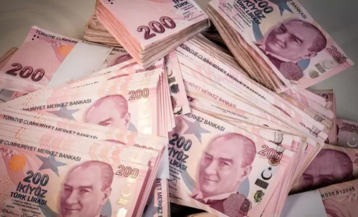 Τουρκία: Ξοδεύει 12 δισ. δολ από τα συναλλαγματικά αποθέματα για να στηρίξει τη λίρα