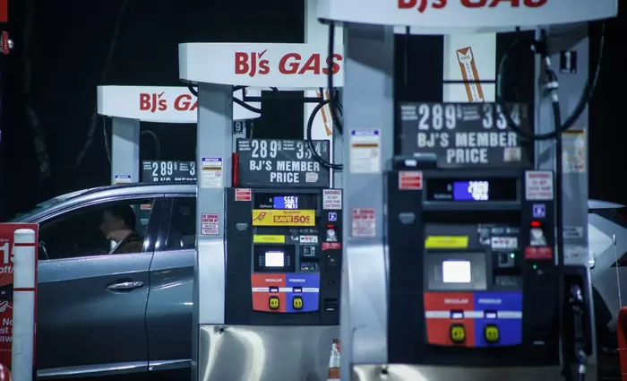 Συμβαίνει και στις ΗΠΑ: Σε υψηλό διετίας η τιμή της βενζίνης στην αντλία