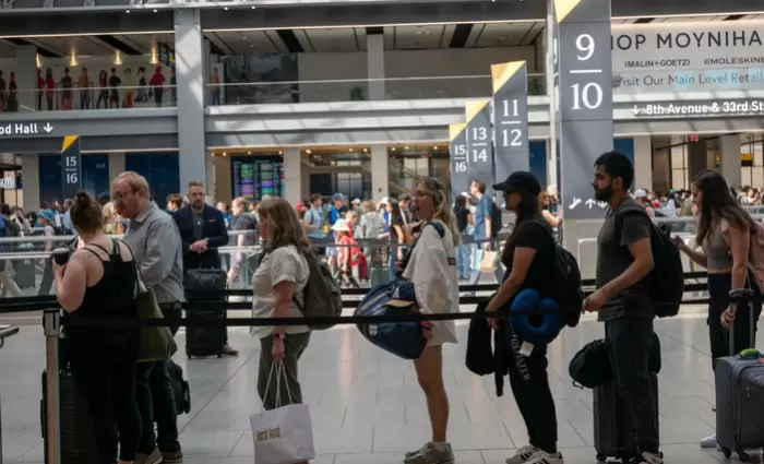 ΕΕ: Το νέο σύστημα ελέγχου συνόρων προκαλεί μεγάλες ουρές στα αεροδρόμια