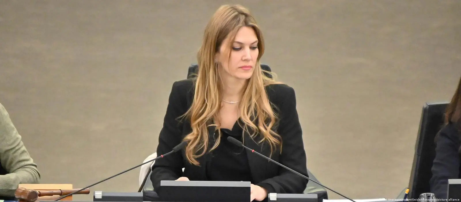Βελγικά ΜΜΕ: Σακούλες με χρήματα βρέθηκαν στο σπίτι της Εύας Καϊλή