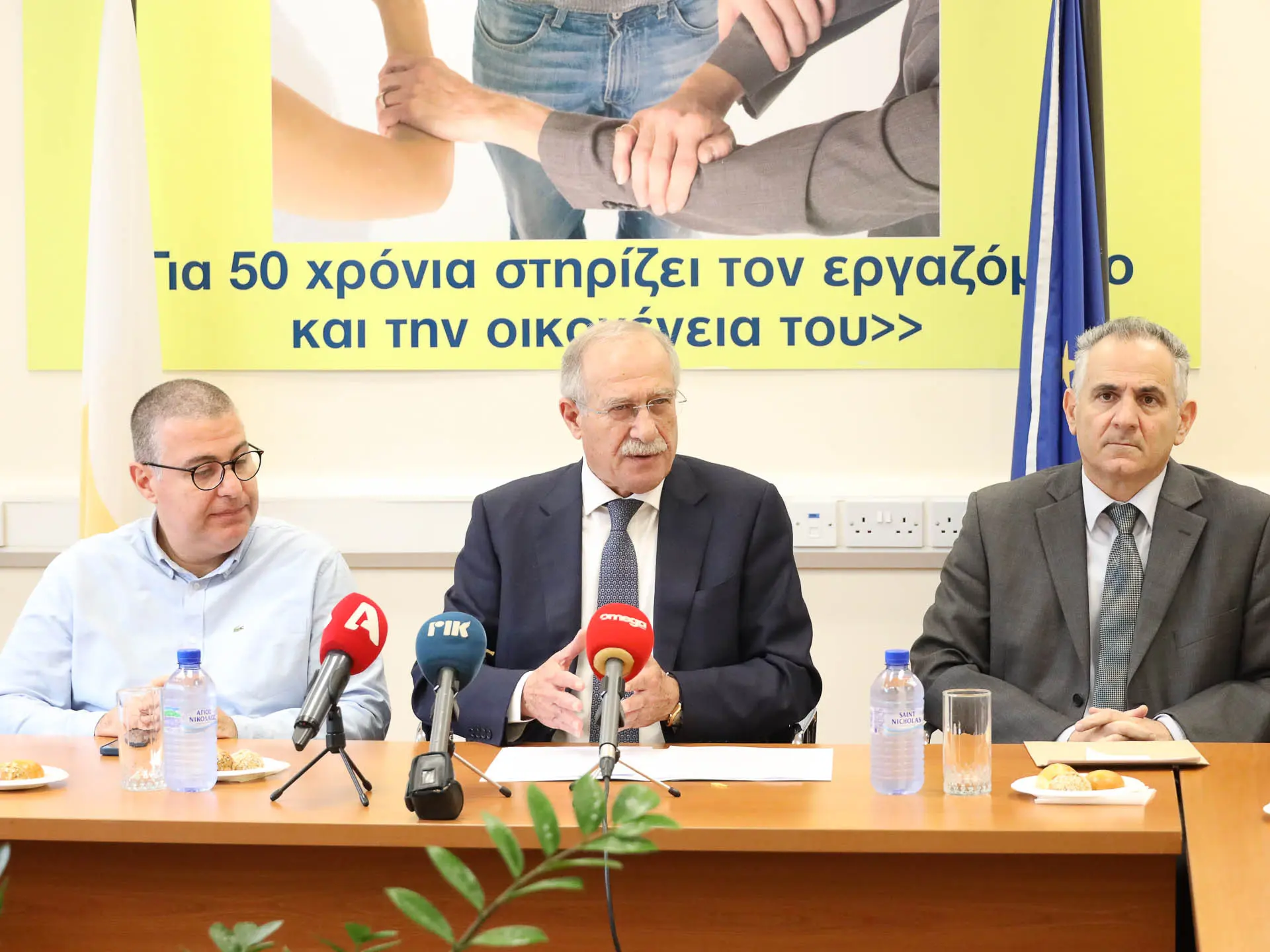 Τι είπε ο Κούσιος όταν παρέλαβε το ψήφισμα των συντεχνιών (vid)