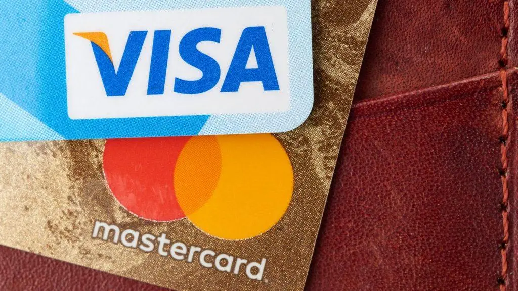 Visa – Mastercard: Κοντά σε συμφωνία – Τι περιλαμβάνει