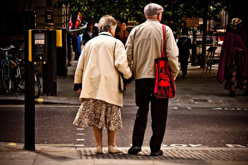 Tι σημαίνει η γήρανση του πληθυσμού για τις επενδύσεις σύμφωνα με τους αναλυτές (πίνακες)