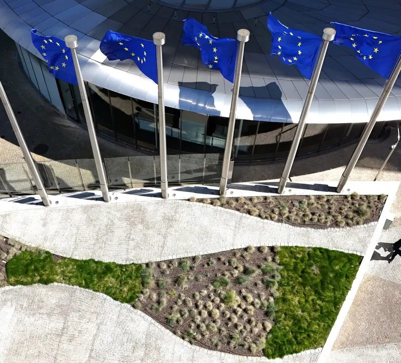 ΕΕ: Η κρίση στο Ιράν δεν δικαιολογεί ακόμη έκτακτα μέτρα για τον τουριστικό τομέα