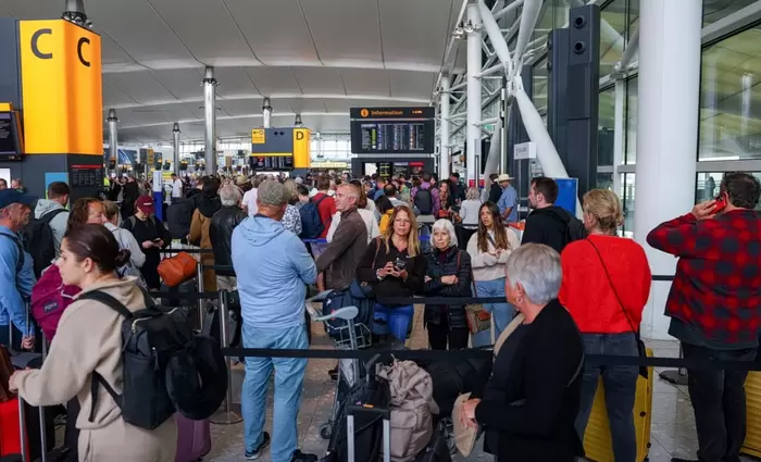 ΕΕ: Θα καθυστερήσει το σύστημα προέγκρισης ταξιδιών μετά το χάος στα σύνορα