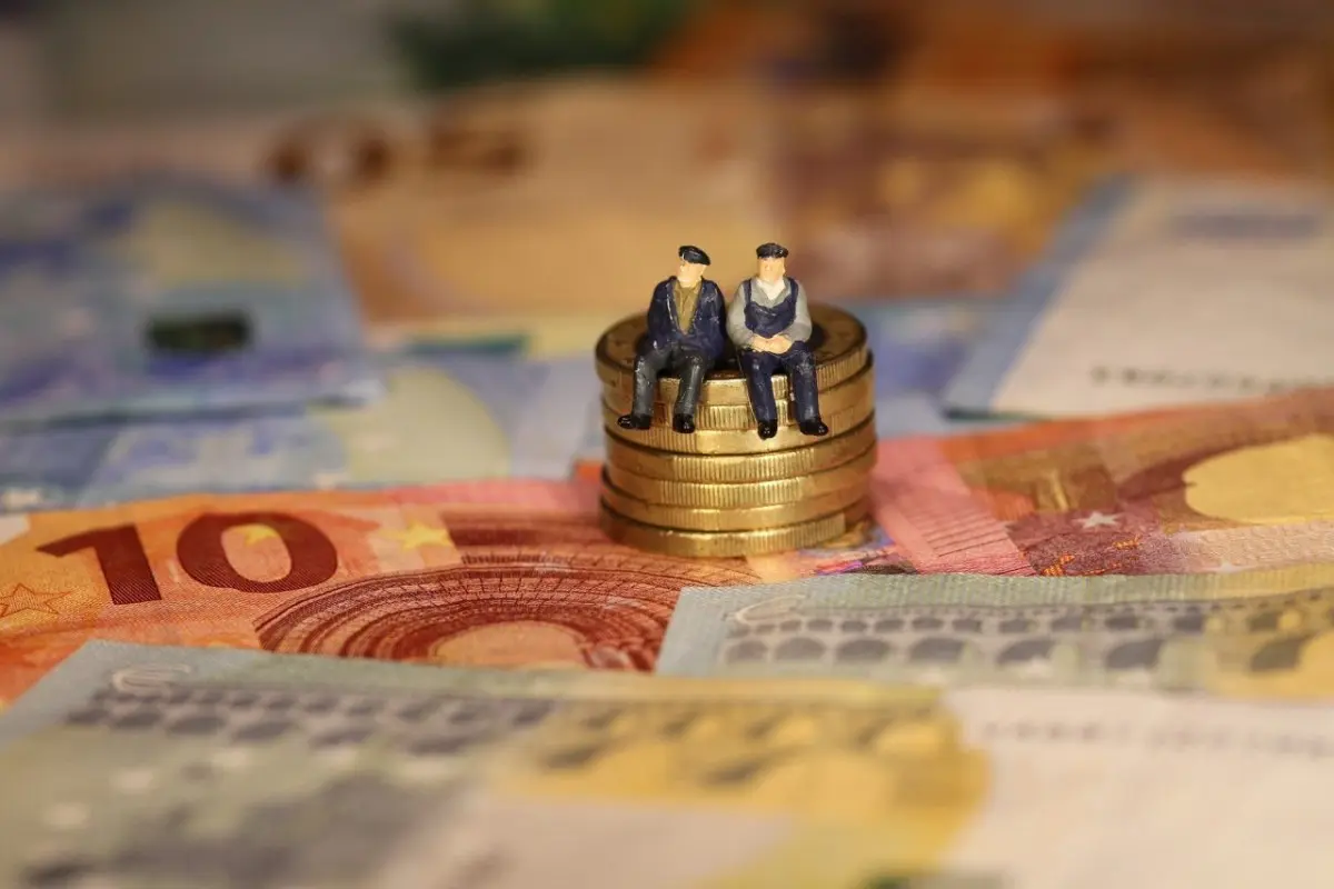 Η ΕΕ προτρέπει τις πρωτεύουσες να στρέψουν τους πολίτες στις ιδιωτικές συντάξεις