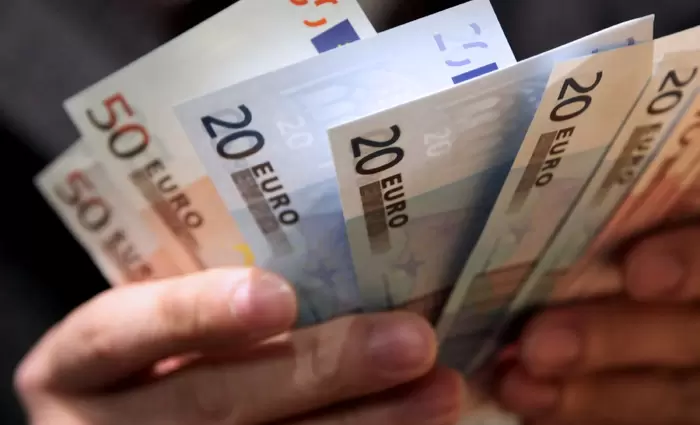 Μικρές αυξήσεις μισθών λόγω ΑΤΑ τον Ιούλιο - Τι υπενθυμίζει η ΟΕΒ